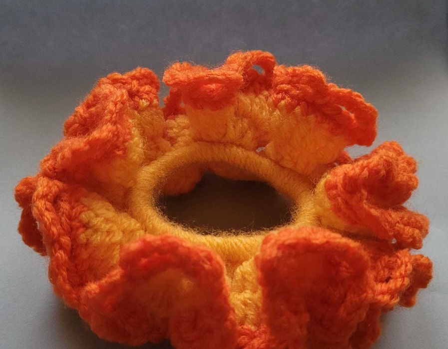 Scrunchie szydełkowa gumka do włosów