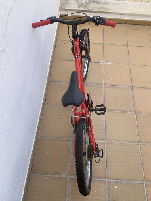 Bicicleta B’TWIN Infantil 20” – Excelente Estado