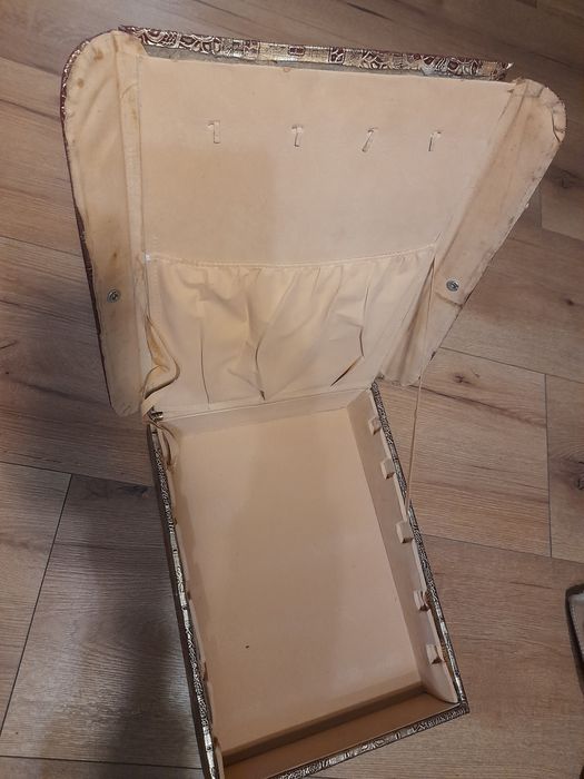 Stare pudelko             .