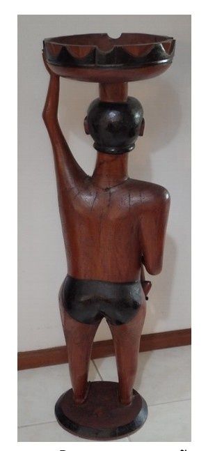 Arte Angola Estatueta cinzeiro reprentativa do quotidiano