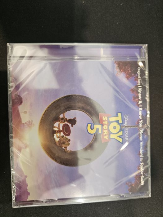 Cds taylor swift. Toy story . Selados