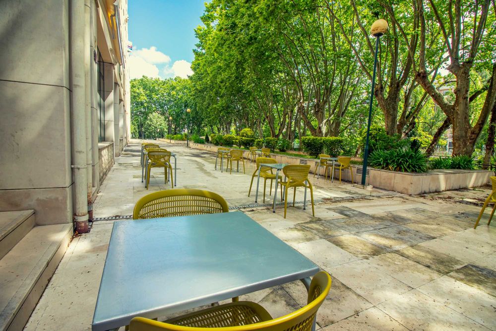 O seu negócio num espaço já pronto Terraços do Marachão ·Trespasse Espaço Comercial – Leiria Centro – 30.000€ – Renda 450€/mês