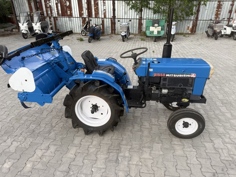 Японський трактор Mitsubishi D1550