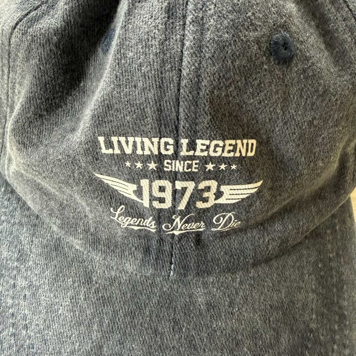 Szara czapka z daszkiem "Living Legend Since 1973"