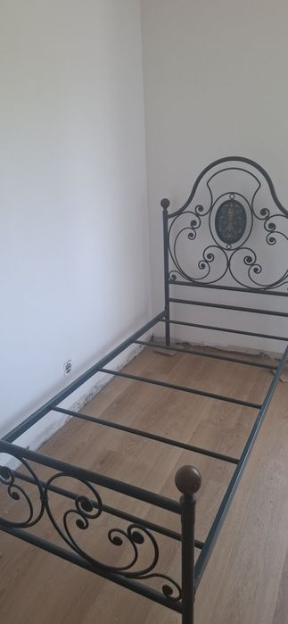 Cama de ferro solteiro