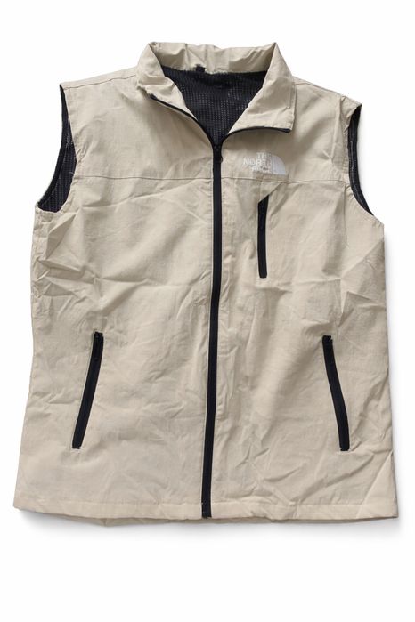 Жилетка бренду The North Face