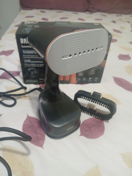 Vaporizador de roupa Braun QuickStyle 7 GS7077. Novo. Valor negociável