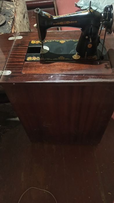 Продам швейную машинку