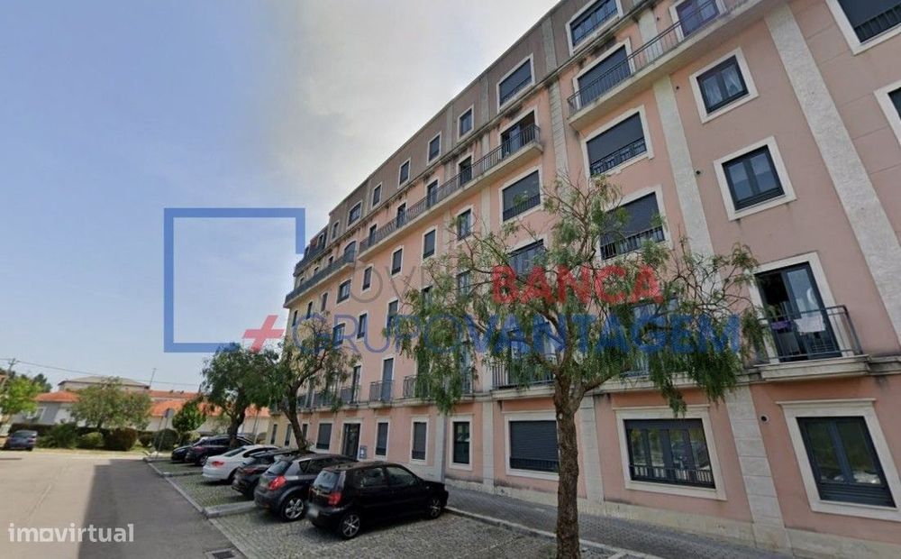 Apartamento T2 com elevador, arrumos e garagem em Oliveira do Douro