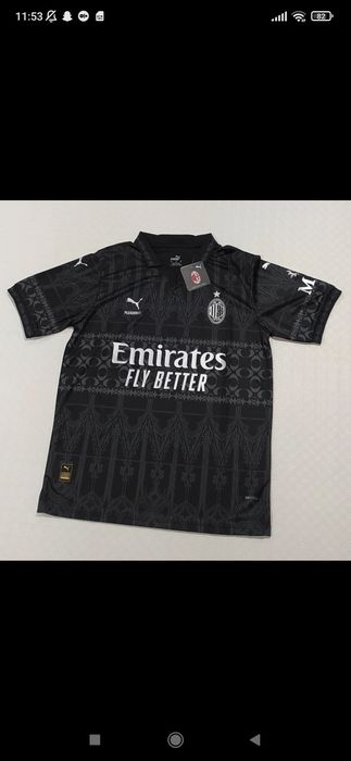 Camisola do AC Milan x Pleasures da Puma