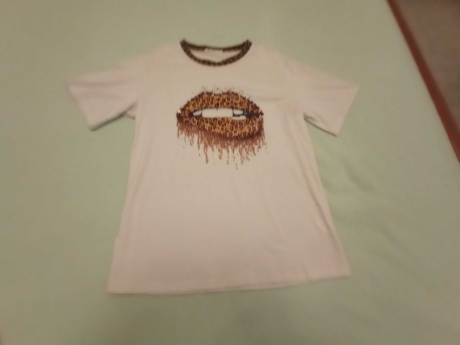 T'shirt com brilhantes