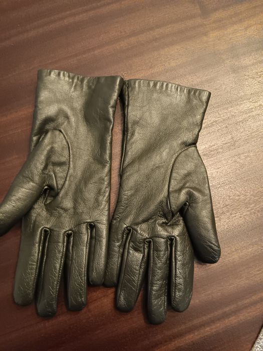 Luvas em pele novas  de cor verde escuro