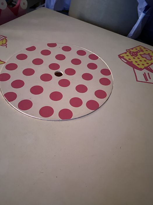 Mesa de criança com 2 cadeiras