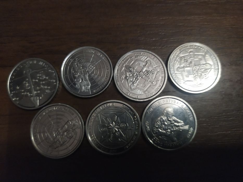 Продам монетки по 10 юань.