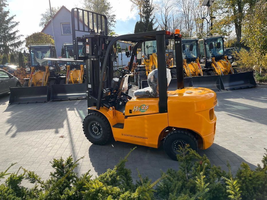 Nowy elektryczny wózek widłowy Gunter Grossmann 2,5T triplex.