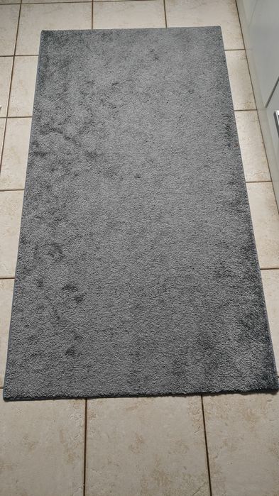 Śliczny szary dywan 80x150