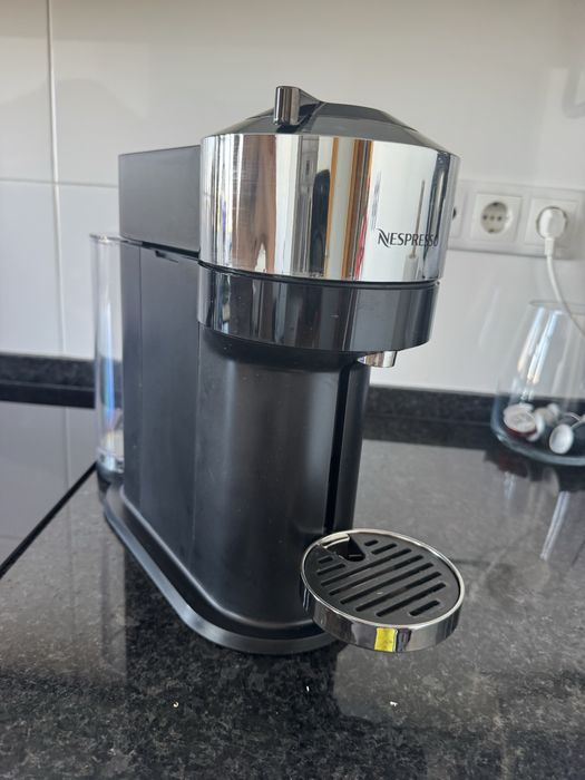 Máquina Café Nespresso Vertuo Next D Pure Chrome
