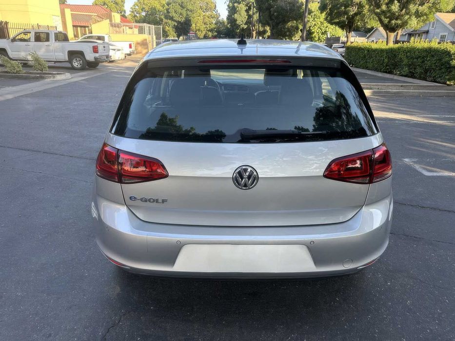 Volkswagen E-Golf      2016