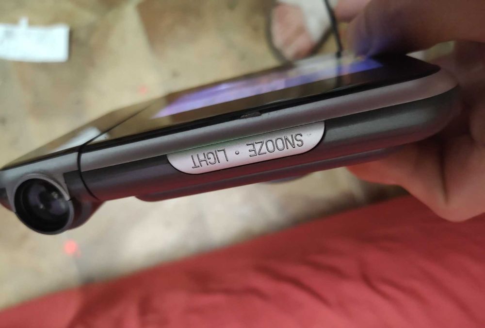 Настольные часы с лазерным проектором и метеостанцией - под ремонт