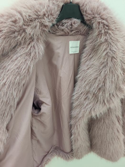 Futerko jagodowe viral Stradivarius s kożuszek