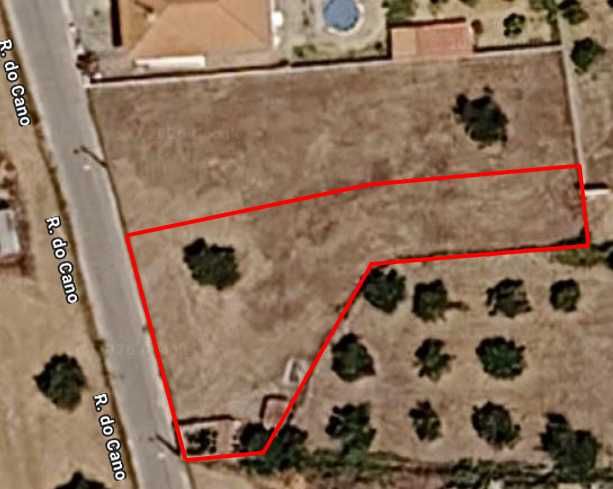 Terreno urbano com 661 m² e viabilidade de construção em Vila Nova de São Bento