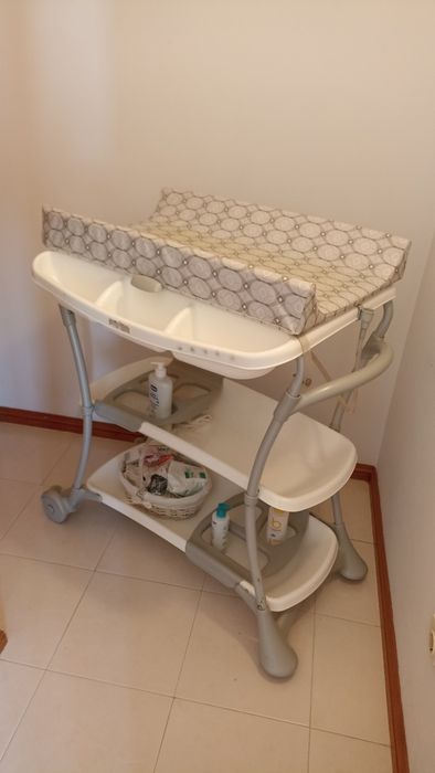 Chicco trio S3 Carrinho bebé  + cadeira auto bebeconfort + banheira trocador pré natal + andarilho aranha