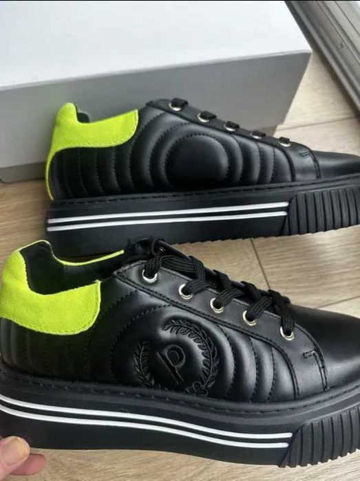 Przepiękne sneakresy POLLINI w rozm 39 ze skóry w oryginalnym kartonie