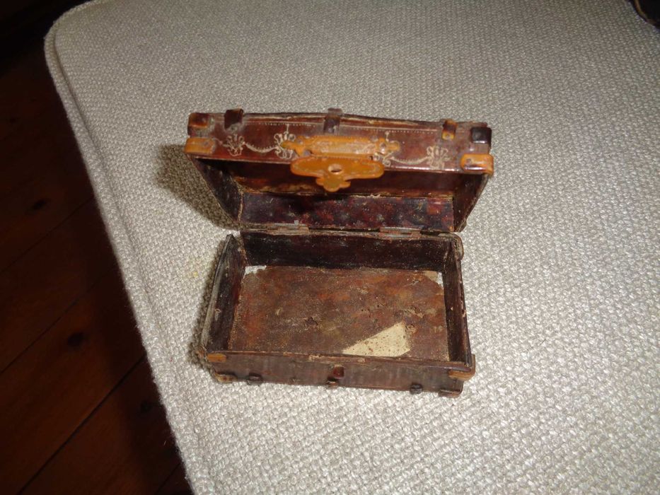 Pequeno Baú em Casco de Tartaruga - Assinada