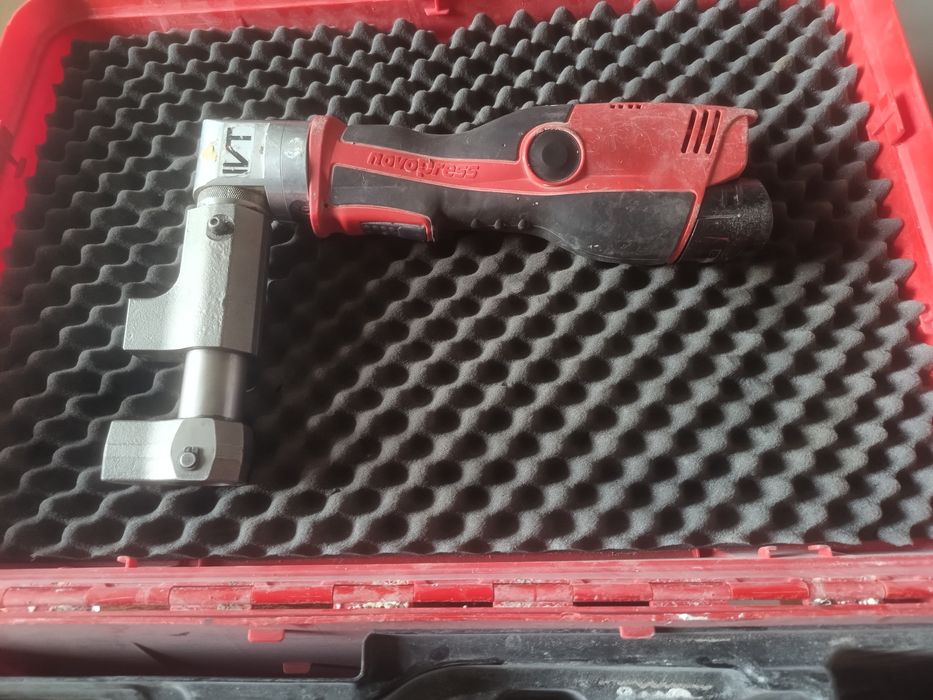Novopress axi 102,aap 102 zaciskarka kaplet.prineto