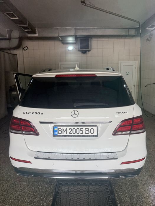 Автомобіль Mercedes GLE 250