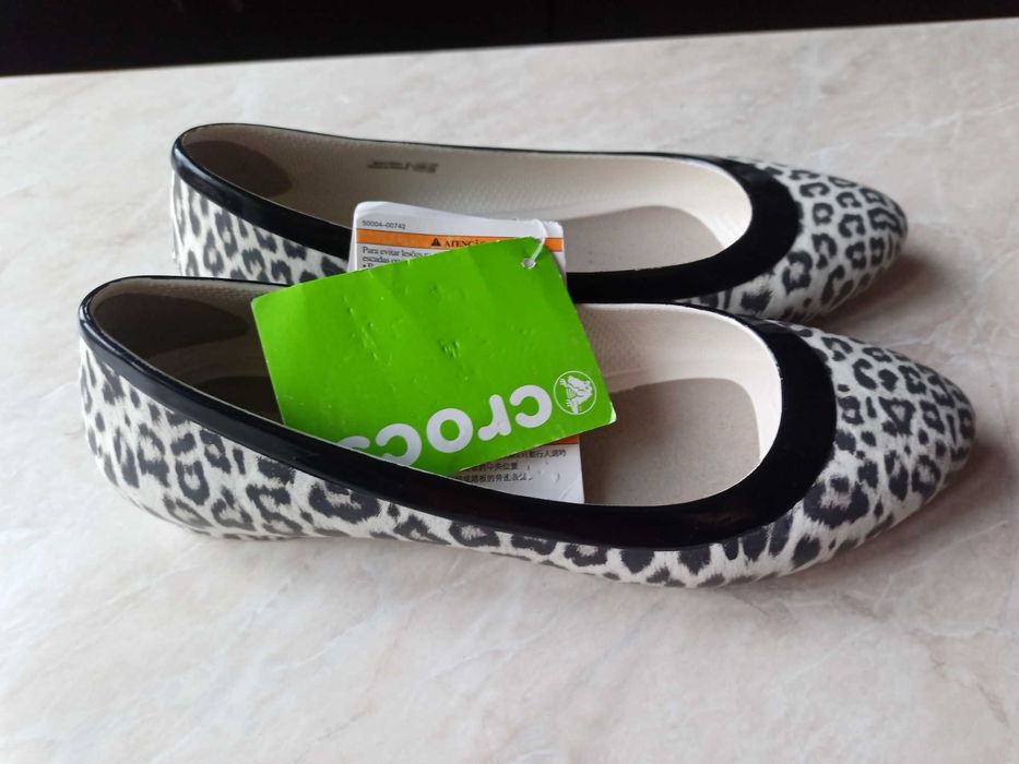 Crocs новые балетки босоножки W7