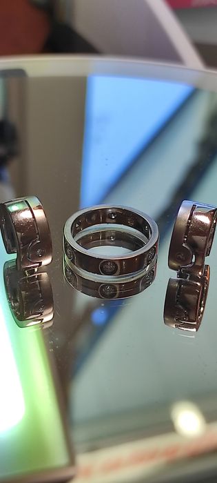 Продам золоту 585*каблучку з діамантами, імпорт