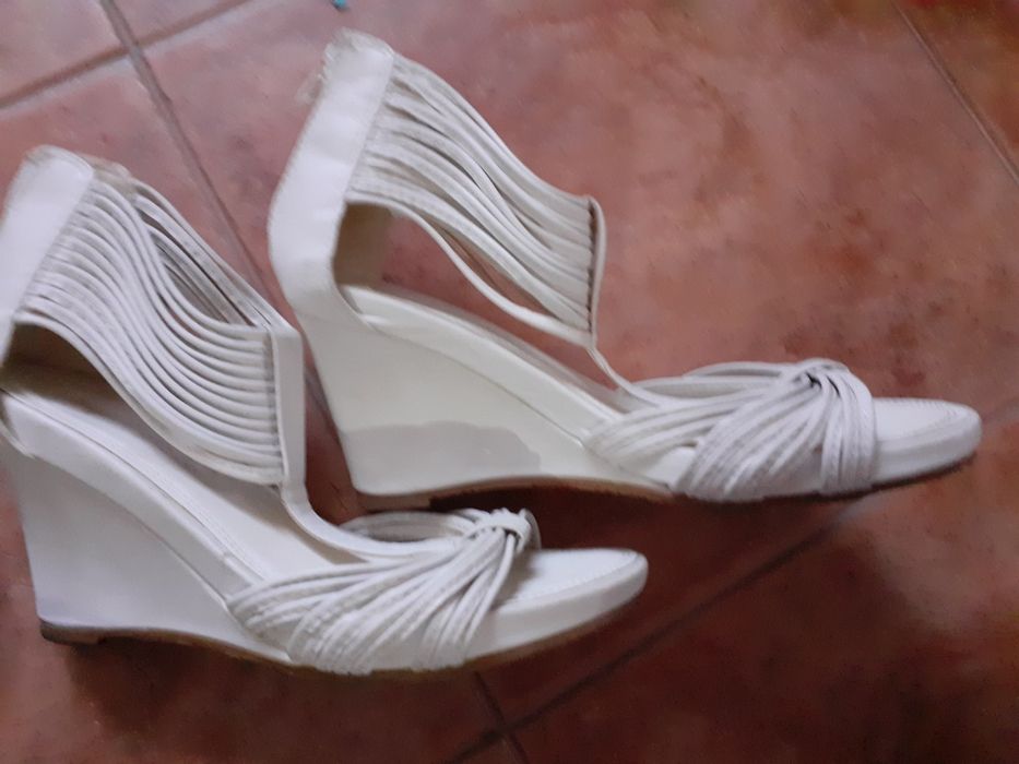 Botas  novas em pele tamanho 39