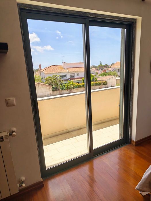 4 Janelas em alumínio cinza escuro