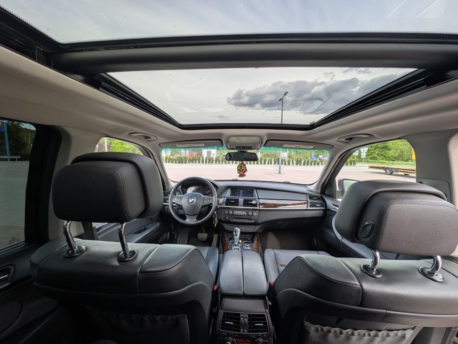 BMW X5 e70 35iX Twin Turbo nowy rozrząd i vanosy cyfrowe zegary 3 x kamera