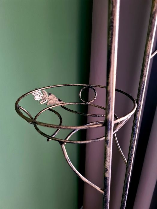 Metalowy kwietnik na 7 roślin