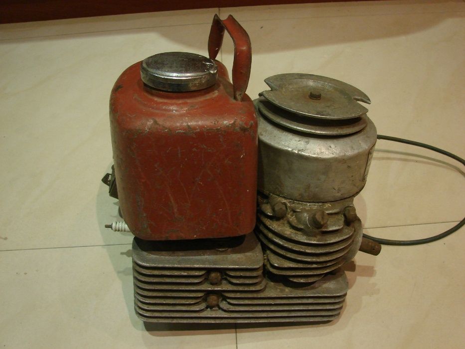 zabytkowy silnik spalinowy kajakowy NIXE BERLIN 1956 rok