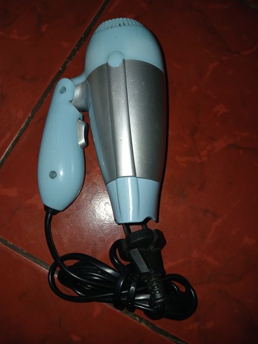 Продам дорожний фен,робочий.