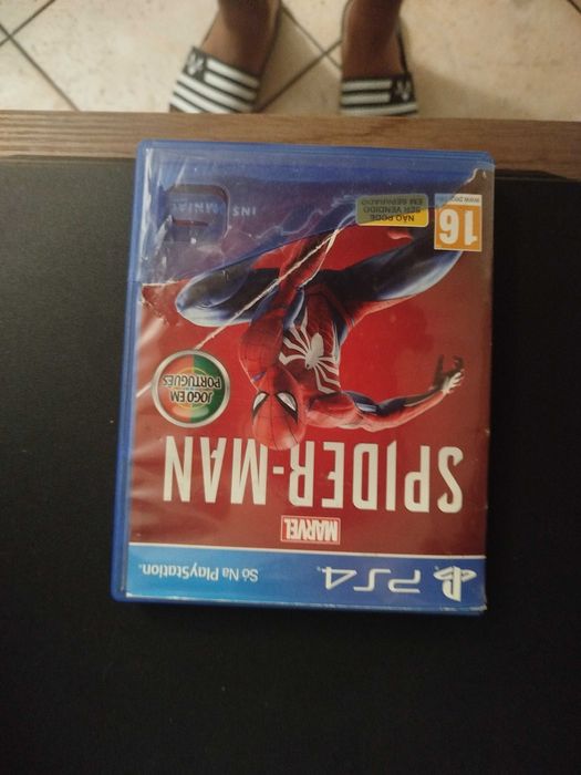 PS4 Slim 500 GB com rdr 2 e Marvel Spider man.