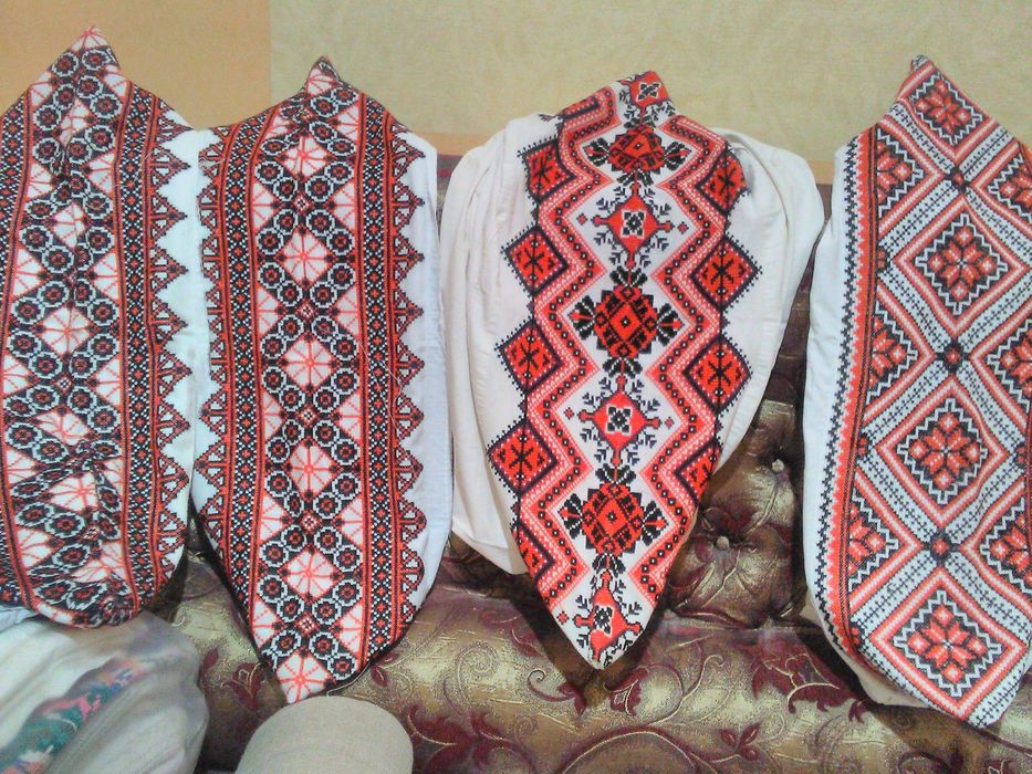 Розпродаж.Фартухи  старовинні , корсетка ,наволочки