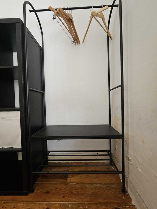 Conjunto de móveis preto para escritório