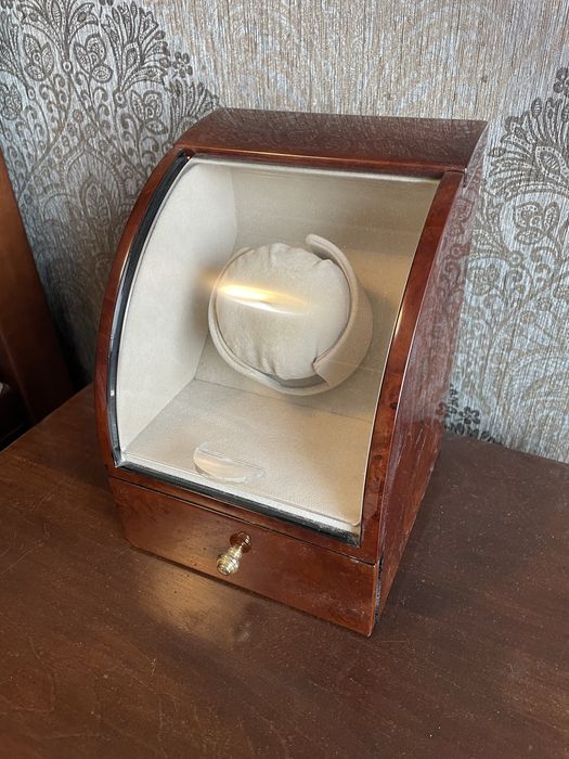 Шкатулка для автоподзавода часов