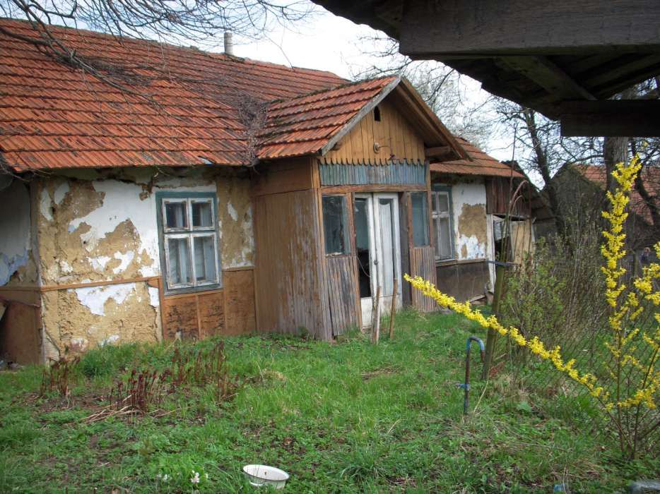 Продам земельну ділянку із старим будинком 48 сот
