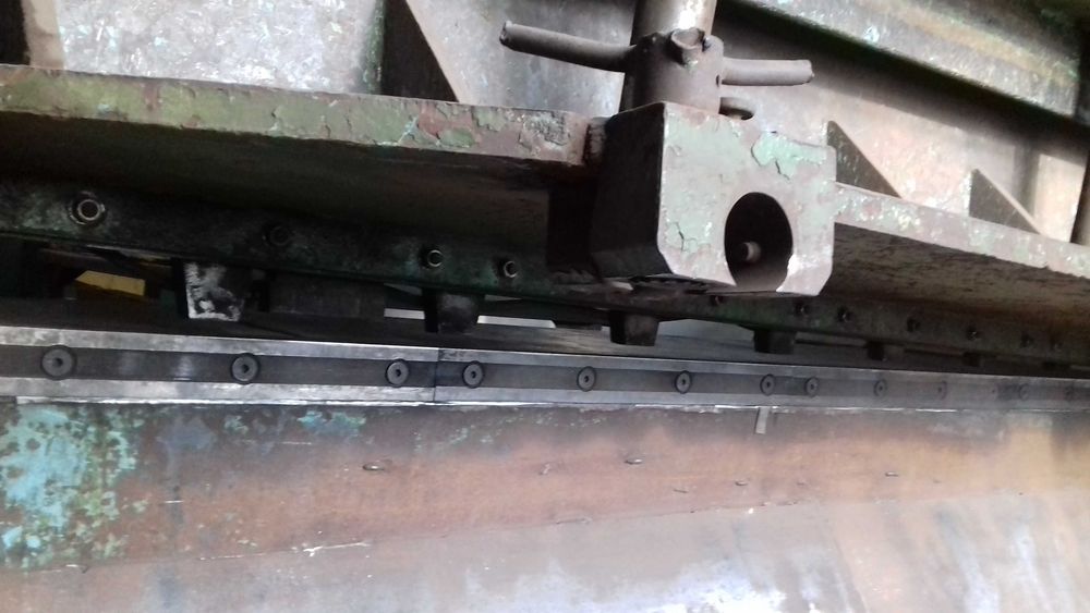 Продам  гільлєтину  дліна реза 2.4  виробництва СССР.