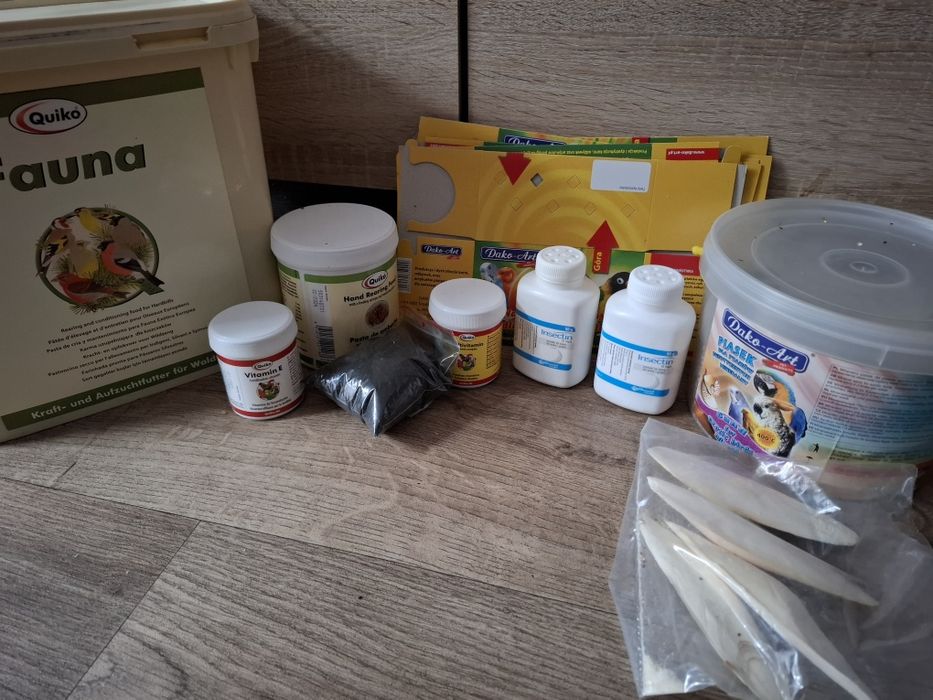 REGAŁY 3szt plus akcesoria ( karmiki, poidla,itp)