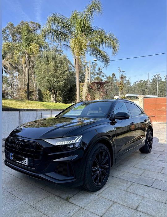Audi Q8 S line Black