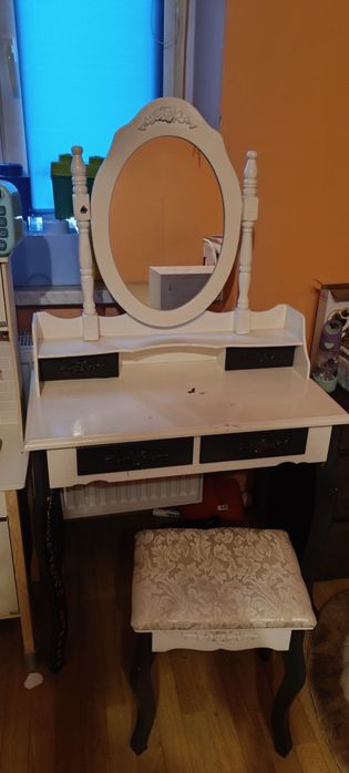 Toaletka dla małej dziewczynki