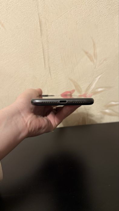 Продам Iphone 11 на 128 ГБ