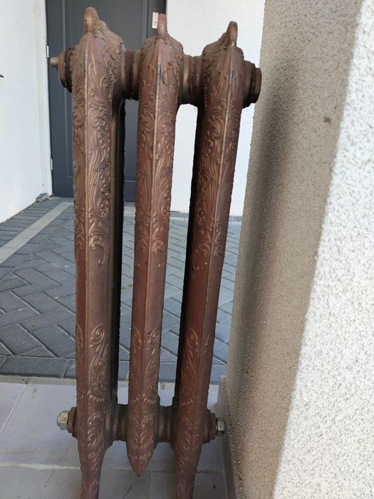 Antyczny, francuski, żeliwny kaloryfer