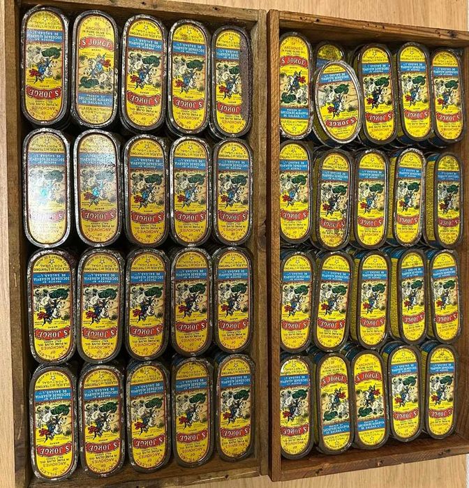 Latas vazias a conserveira de São Jorge, coleção